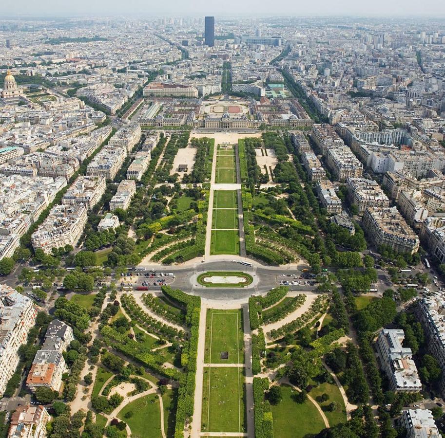 パリStudio Tour Eiffel Et Champs-Elyseesアパートメント エクステリア 写真
